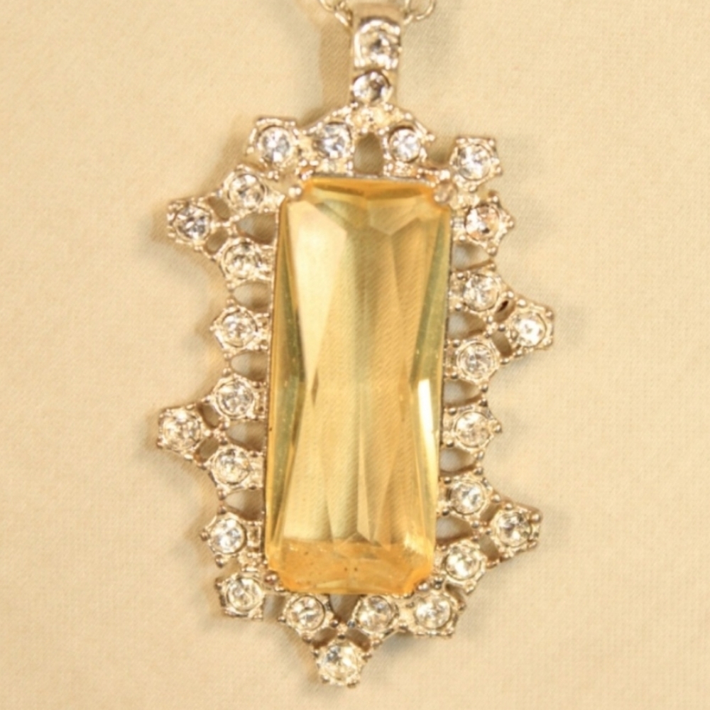 Avon Faux Citrine Emerald Cut & Rhinestones Pendant 🤩